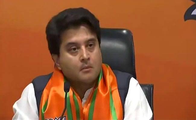 Jyotiraditya Scindia : ज्योतिरादित्य सिंधिया और उनकी मां कोरोना पॉजिटिव, दिल्ली में चल रहा दोनों का इलाज 22 images 20