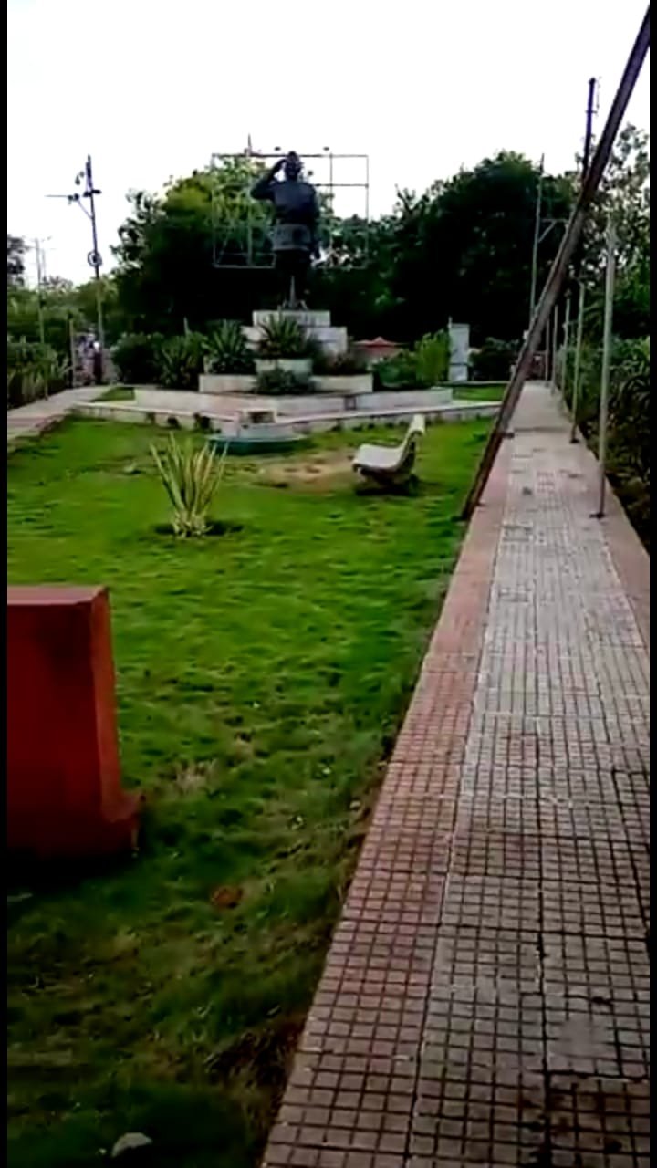 Jabalpur News: महापुरुषों की प्रतिमाओं और स्मारकों के आसपास नियमित रूप अब कराई जायेगी साफ-सफाई 3 IMG 20200724 WA0062