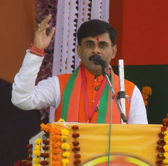 टीकमगढ़ से भाजपा विधायक राकेश गिरी पत्नी और बेटे सहित कोरोना पॉजिटिव, जबलपुर में 6 नए केस 4 images 94