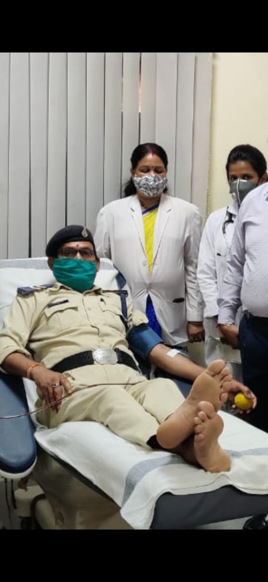 जबलपुर ट्रैफिक में पदस्थ प्रधान आरक्षक पदमधर मिश्रा ने किया प्लाज्मा डोनेट 22 IMG 20200805 WA0072