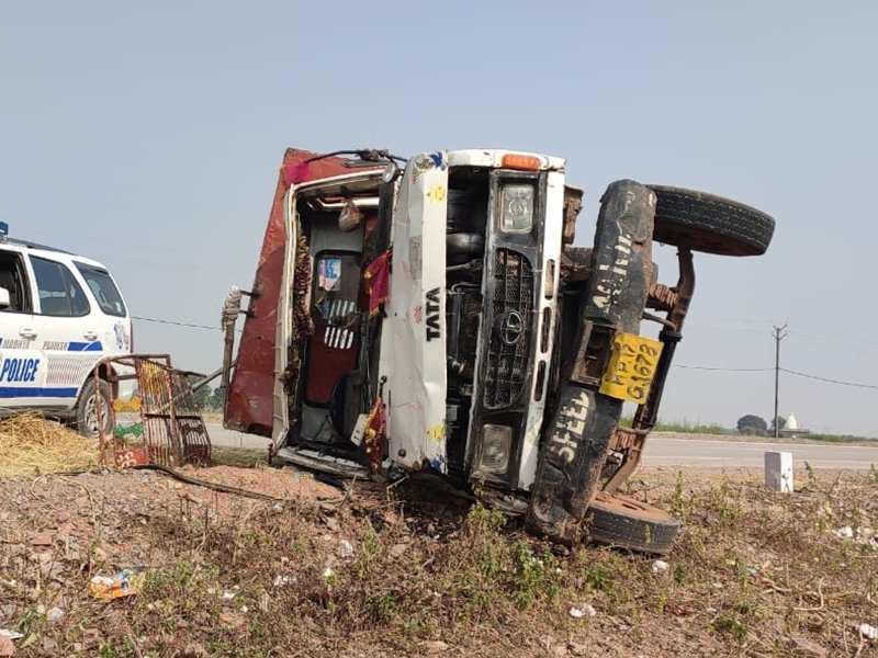 Satna Accident: सतना जिले में वाहन पलटा, एक की मौत, 13 घायल 11 25 10 2020 satna accident