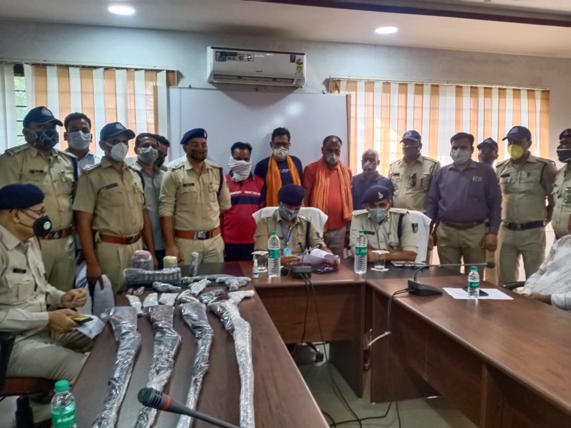 Katni: हथियारों के जखीरे के साथ कोतवाली पुलिस ने पकड़ा सगे भाई पर गोली चलाने वाले जैकब को 4 IMG 20201008 WA0009