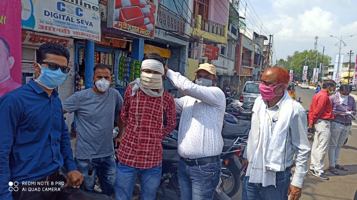त्यौहारों पर Corona से खुद की और ग्राहकों की सुरक्षा के लिए व्यापारी दुकानों में रखेंगे सेनिटाइजर, मास्क 9 IMG 20201013 WA0034