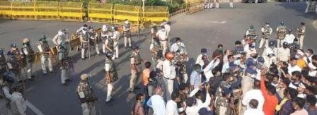 Jabalpur में SP ऑफ़िस का घेराव करने पहुंचे कांग्रेसियों की पुलिस से झड़प 7 Jabalpur mp escalating crimes Congress SP office siege police clashes news in hindi 15924