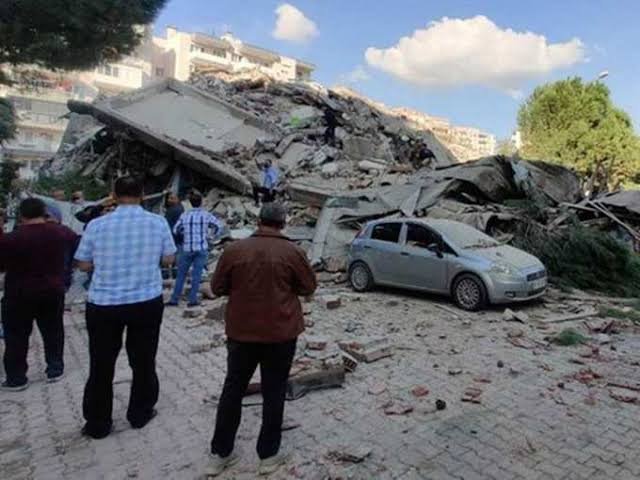 तुर्की में 7.0 रिक्टर स्केल के भूकंप ने मचाई तबाही, कई इमारतें गिरीं, ग्रीस में सुनामी 6 images 33