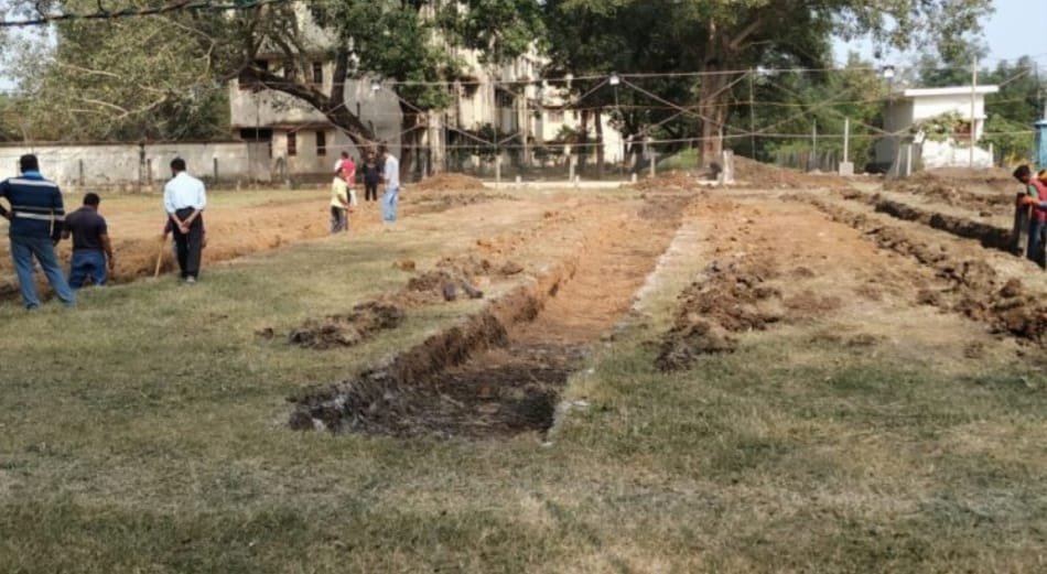 तालाब में फिर दिखा मगरमच्छ, तो छठ पूजा के लिए Ofk प्रबंधन खुदवाया नया तालाब 4 IMG 20201119 WA0008
