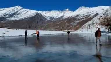 ठंड इतनी की लाहौल स्पीति में जम गई नदी, देश के कई हिस्सों में शीतलहर का प्रकोप, यहां जानें मौसम का हाल 22 20201227 081339