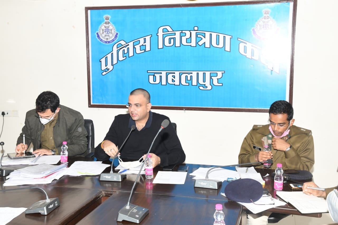 पुलिस अधीक्षक जबलपुर सिद्धार्थ बहुगुणा ने ली सभी थाना प्रभारियों की बैठक, अवैध खनन सहित इन बिंदुओं पर दिए दिशा निर्देश 22 IMG 20201214 WA0004
