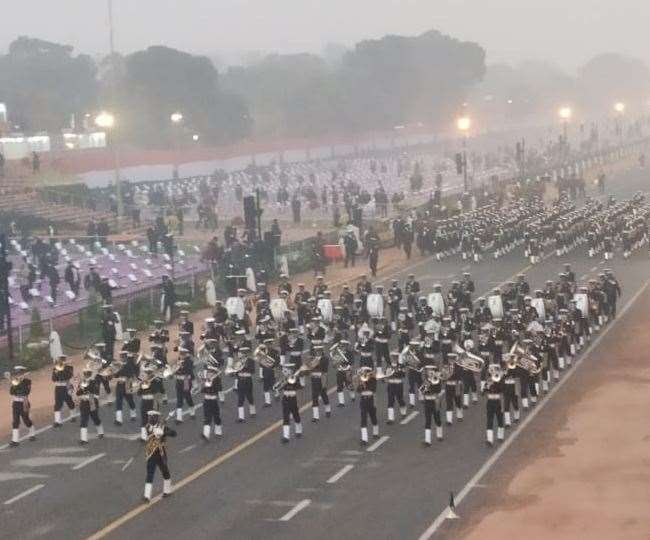 गणतंत्र दिवस 2025: भारत 76वें गणतंत्र दिवस के उपलक्ष्य में आज कर्तव्य पथ पर भारत की सैन्य शक्ति और विरासत का प्रदर्शन