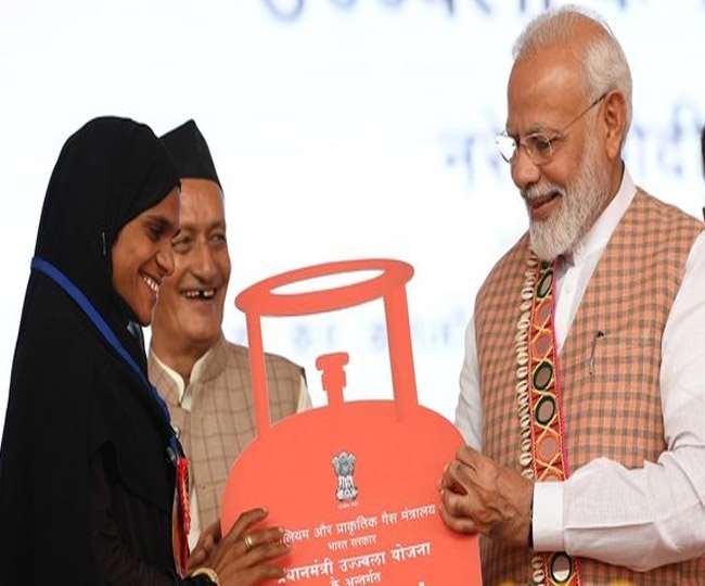 महिलाओं की खुशहाली के लिए आम बजट में लिया गया है बड़ा फैसला, खुलेगी उन्नति की राह 22 ujjawala-scheme