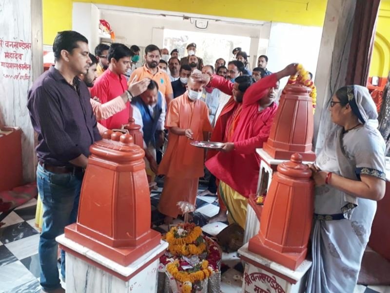 यूपी के सीएम योगी आदित्य नाथ ने दतिया में किए मां पीताम्बरा के दर्शन 9 10 03 2021 maa pitambara peeth datia up cm 2021310 125748