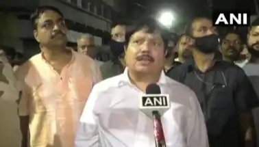 बंगाल में फिर खूनी खेल: भाजपा सांसद अर्जुन सिंह के घर के पास बम से हमला, 3 घायल, EC जाएगी BJP 1 20210318 113938