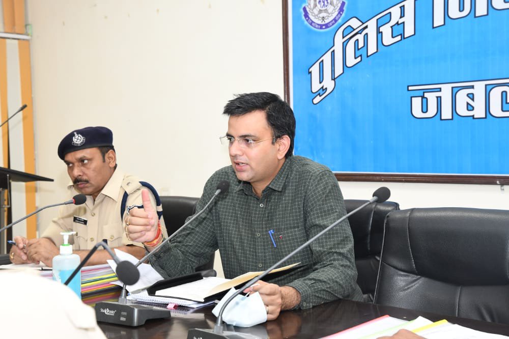 जबलपुर SP ने ढाई माह में घटित हुये लंबित अपराधों की समीक्षा की, कोरोना गाइडलाइंस का सख्ती से पालन कराने के निर्देश 23 wp 16158302461284318178027351116685