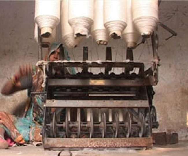 Corona effect on weavers: रेशमी उद्योग पर फैला संक्रमण, आर्थिक तंगी से बुनकर हुए परेशान 21 bunkar
