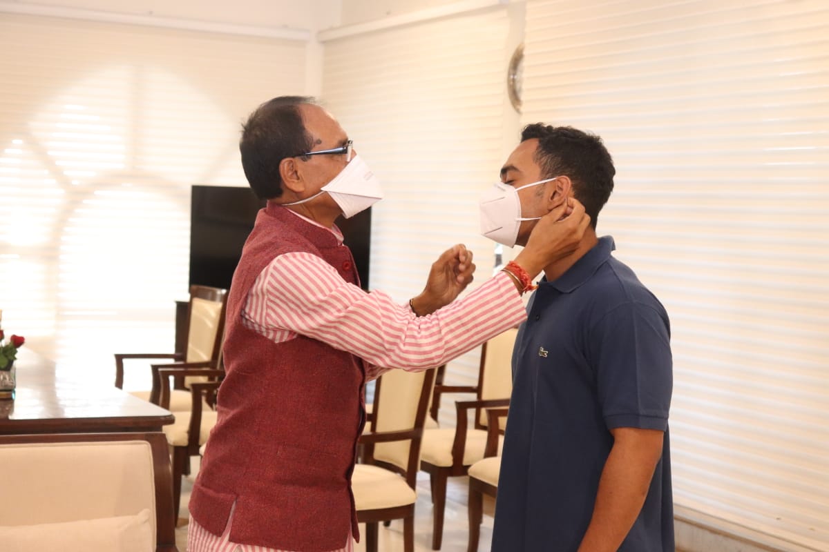 24 घंटे के लिये मिंटो हॉल में गांधी प्रतिमा के पास बैठेंगे CM शिवराज, करेंगे स्वास्थ्य आग्रह 42 wp 1617636051871