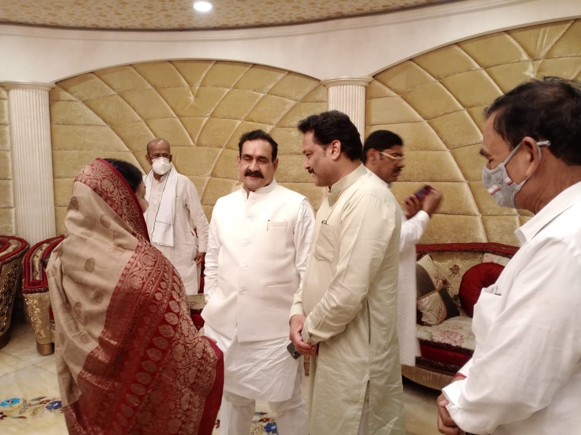 मध्य प्रदेश के गृह मंत्री नरोत्तम मिश्रा ने कसा तंज, कांग्रेस अब ट्विटर पर रह गई 4 मध्य प्रदेश के गृह मंत्री नरोत्तम मिश्रा ने कसा तंज, कांग्रेस अब ट्विटर पर रह गई