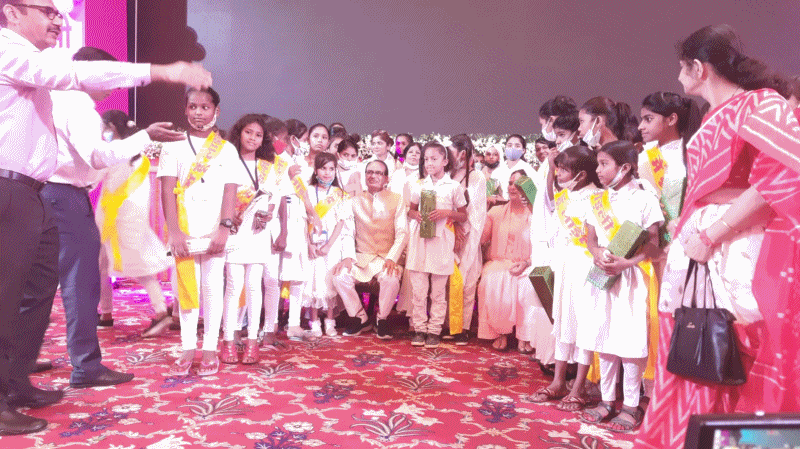 IIT-IIM में प्रवेश पाने वाली 'लाड़लियों' की फीस चुकाएगी MP सरकार 3 ladli bhopal mp shivraj