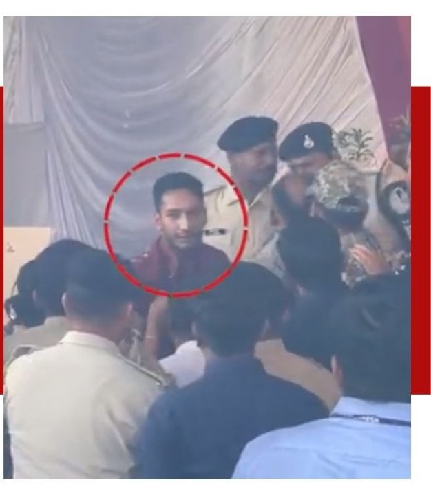 Khandwa News : SP ने कैबिनेट मंत्री के बेटे को कॉलर पकड़कर मंच से नीचे उतारा, हंगामा 30 20230405 182017