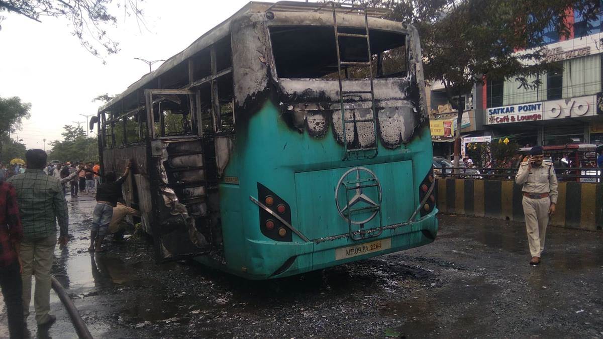 23 04 2023 fire in bus indore harda 23 4 2023