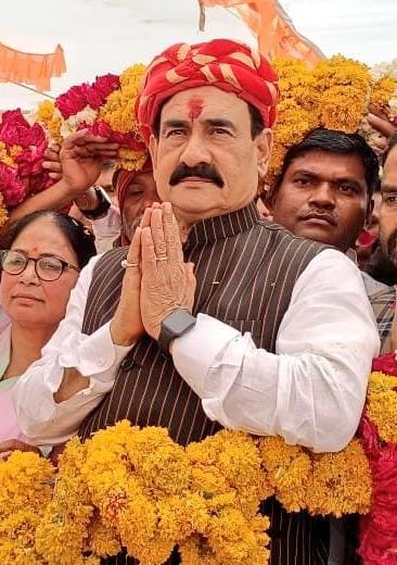 जन्मदिन पर विशेष: पीड़ित, शोषित, वंचितों के लिए अंत्योदय की कल्पना को साकार करने वाले लाखों लोगों के ह्रदय सम्राट हैं नरोत्तम मिश्रा 27 IMG 20230415 WA0039