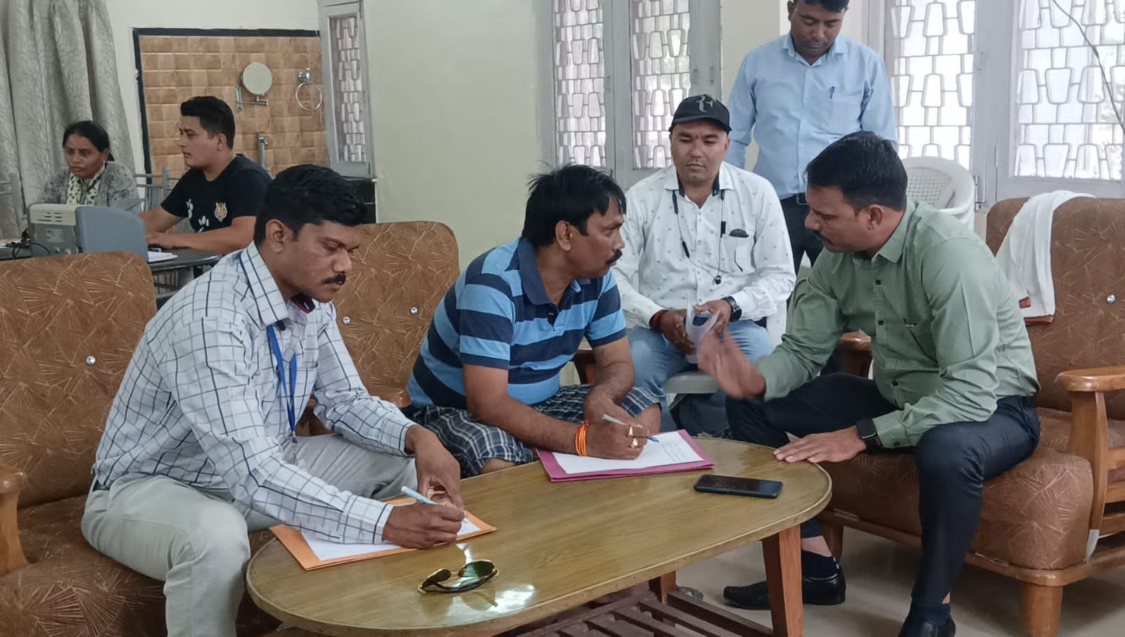 lokayukta trap in katni कृषि विभाग का विकास अधिकारी 5000 की रिश्वत लेते रंगे हाथ गिरफ्तार 1 wp 1687155797352