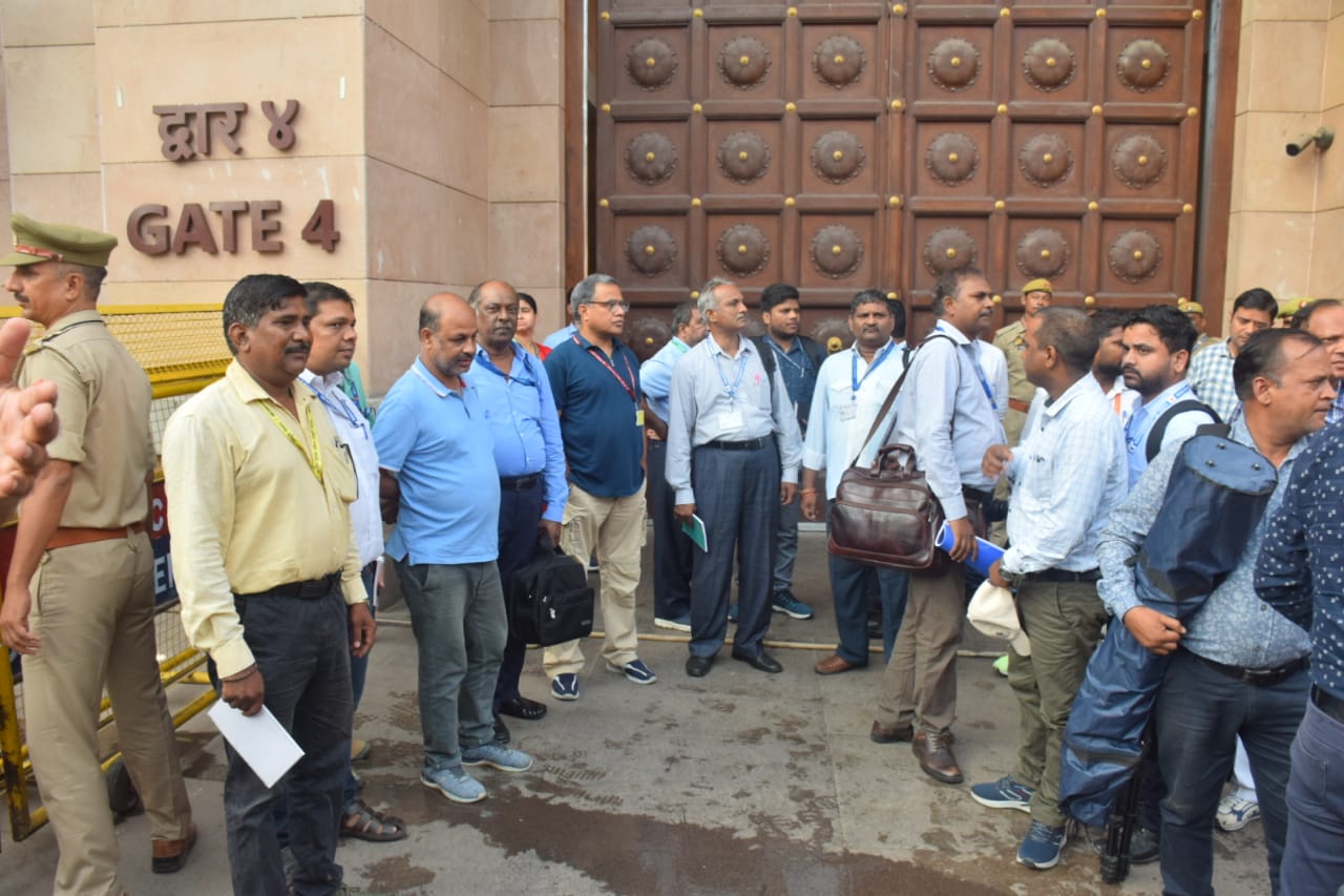 33137350 c146 42d9 9830 3bf59d36ffaf