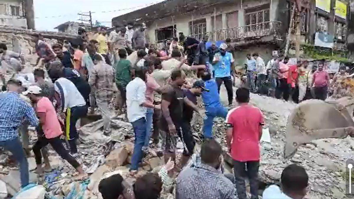 building collapsed in junagadh