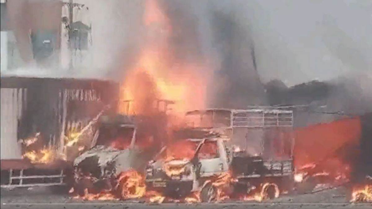 07 10 2023 fire in cracker shops