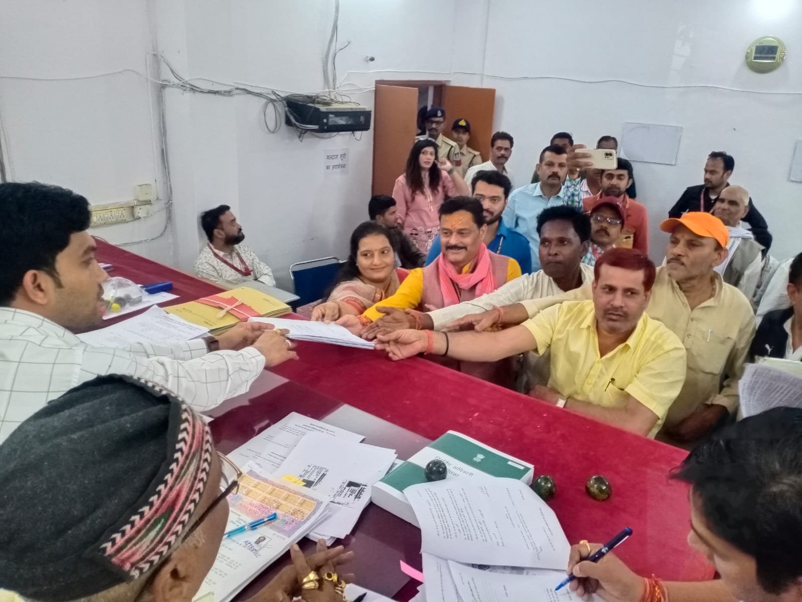 शुभ मुहूर्त में एक सेट नामांकन दाखिल किया भाजपा प्रत्याशी संजय पाठक ने 10 IMG 20231026 WA0041 1