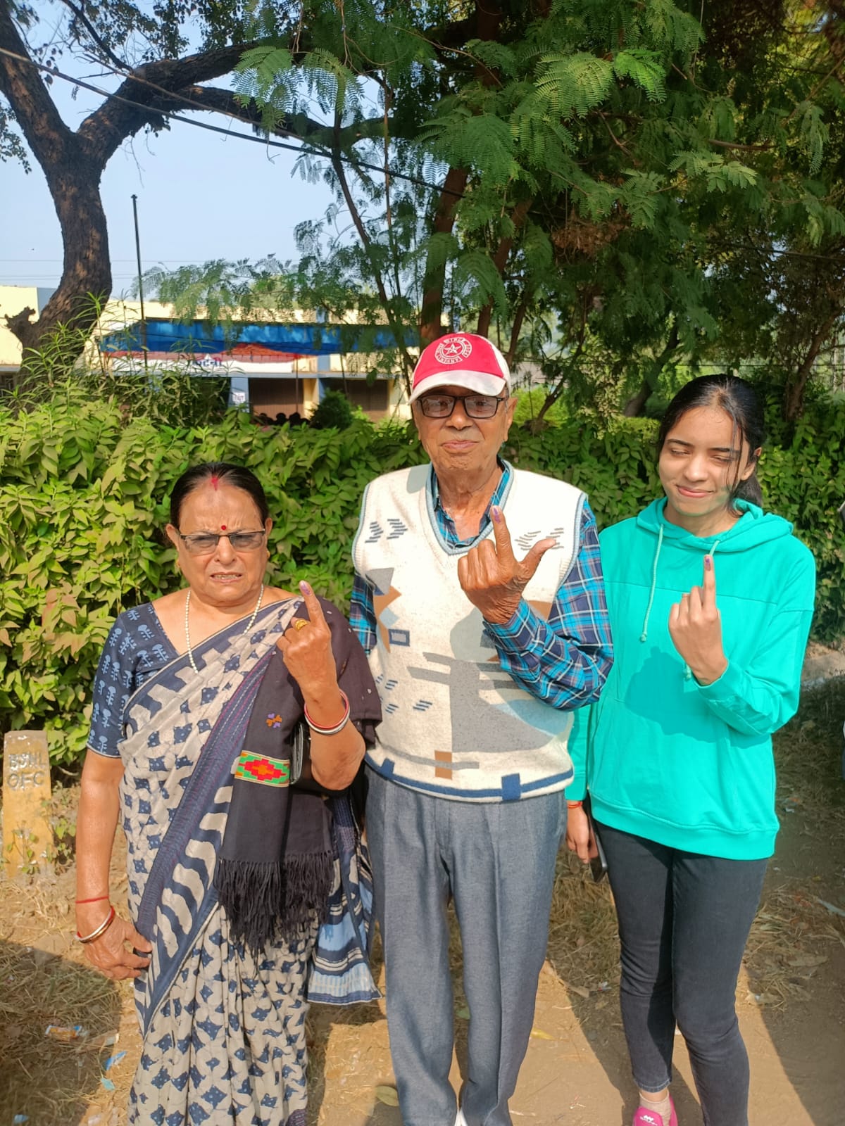 Katni Election Update: 81 के दादा 18 की नातिन आस्था ने एक साथ किया मतदान, कटनी जिले में 11 बजे तक 20.25 प्रतिशत हुआ मतदान 24 IMG 20231117 WA0010
