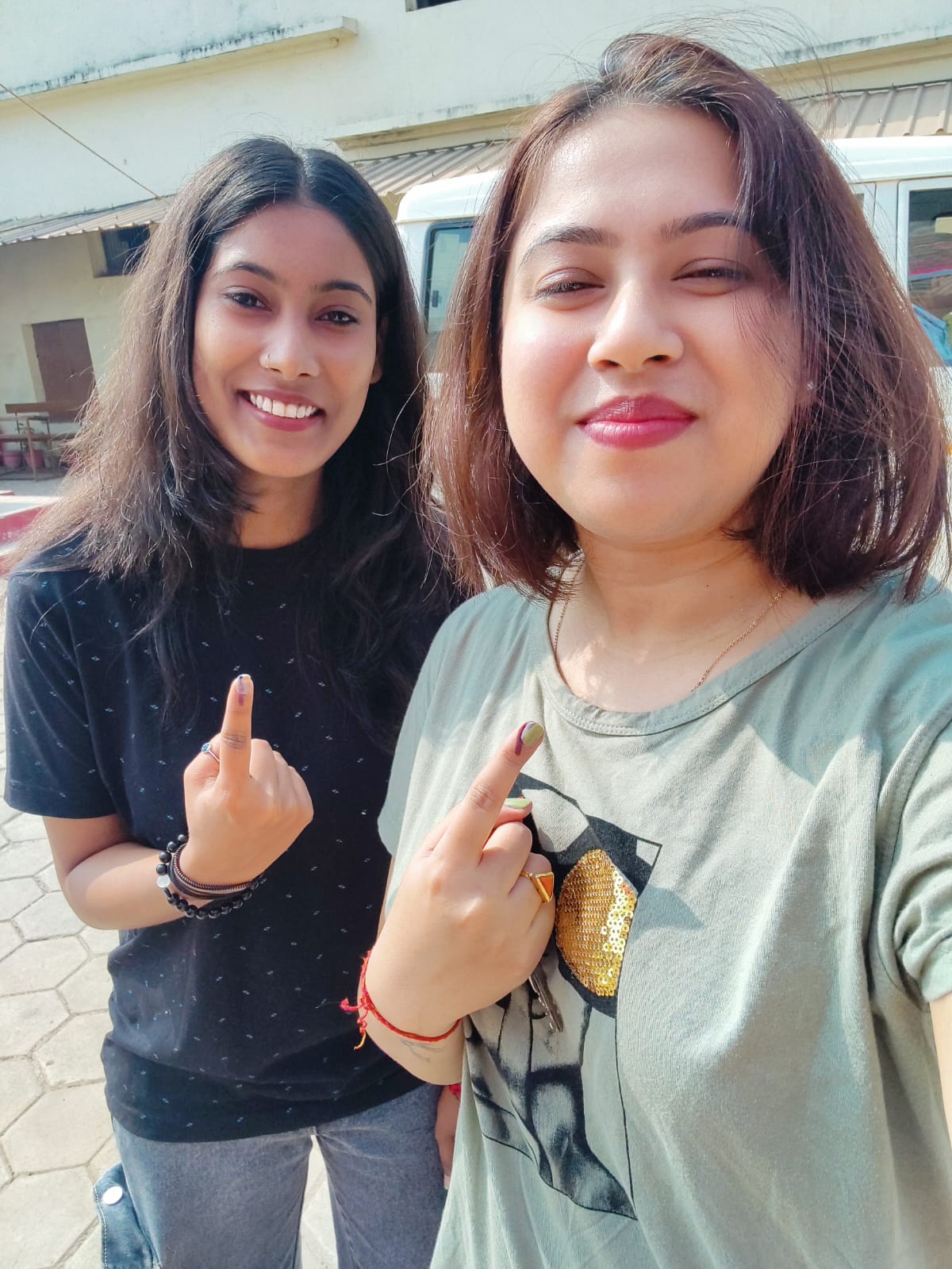 Katni Youth Voting Craze: मिलिए कटनी के युवा क्रेज से, दिल्ली से, सिमरन तो खैरागढ से मिली आई वोट करने; कटनी जिले में 30:30 बजे तक 57.57 प्रतिशत हुआ मतदान, देखें क्षेत्रवार लिस्ट 25 IMG 20231117 WA0029