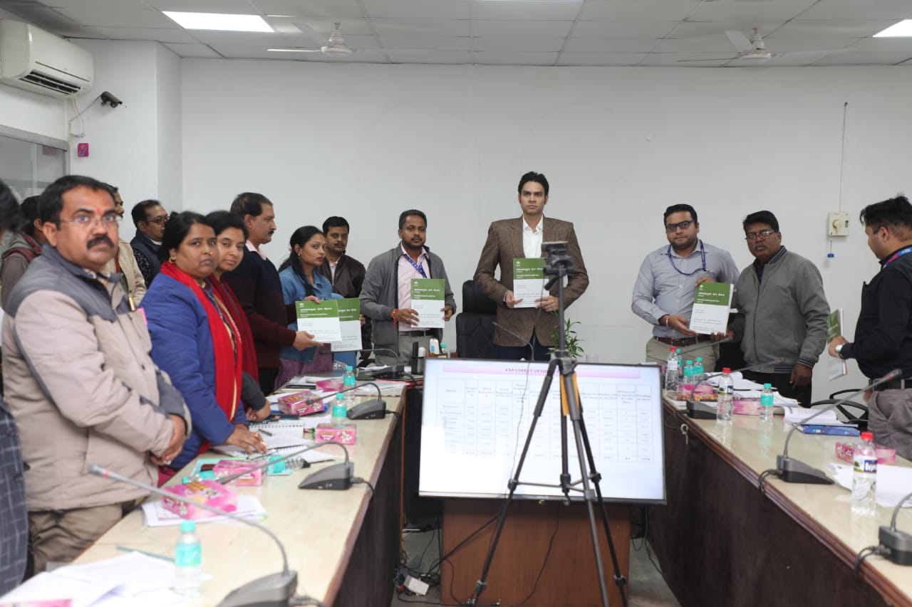 बैंक स्वरोजगार योजनाओं के वितरण कार्य में तेजी लायें -अवि प्रसाद 22 05 4