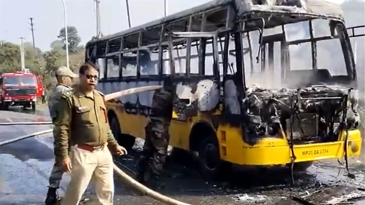 मध्य प्रदेश स्क्रैपिंग नीति: पुराने वाहन स्क्रैप करवाने पर टैक्स और जुर्माने में 90% छूट 22 10 12 2023 fie in school bus