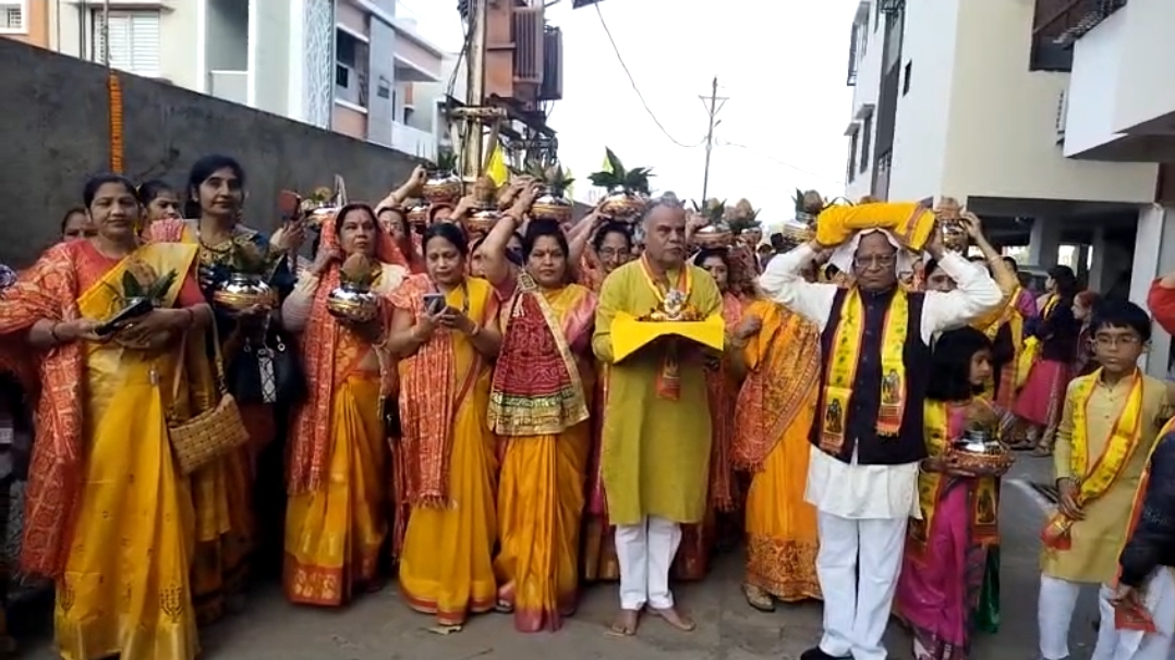 VIDEO भजनों से गूंजा Katni शहर, शोभायात्रा के साथ दुर्गा चौक में शुरू हुई श्रीमद्भागवत कथा 22 Screenshot 20231228 184722 WhatsApp