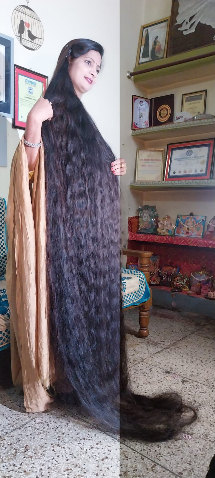long hair guinise book of world record Smita