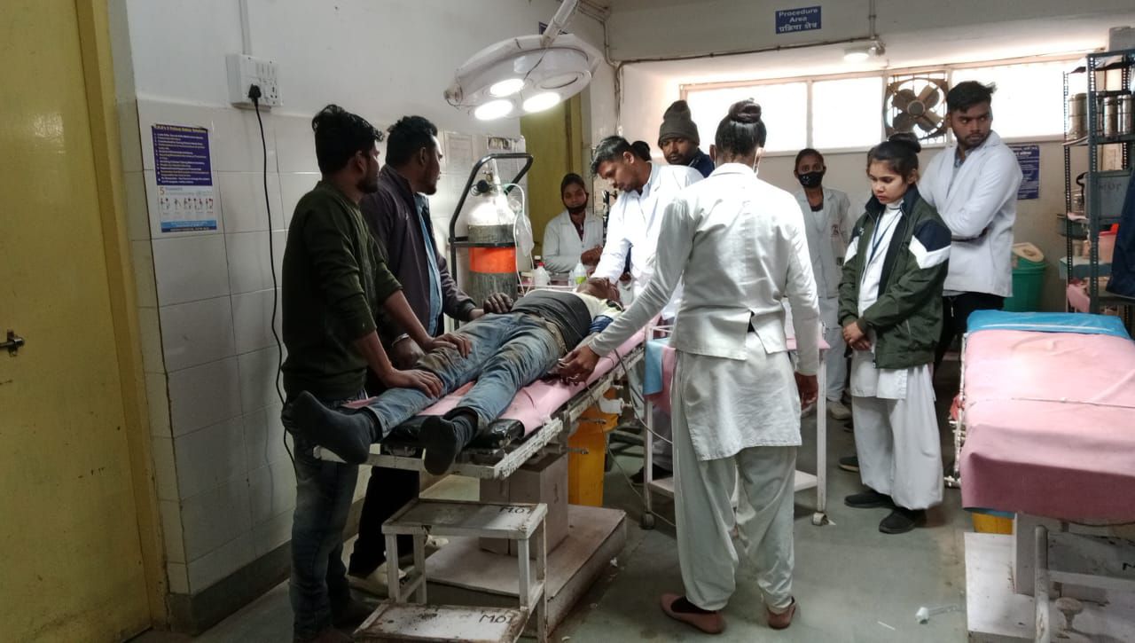 Katni Crime शनि मंदिर के पास रात भर घायल अवस्था मे पड़ा रहा युवक 1 wp 17032305824247478642403423770201