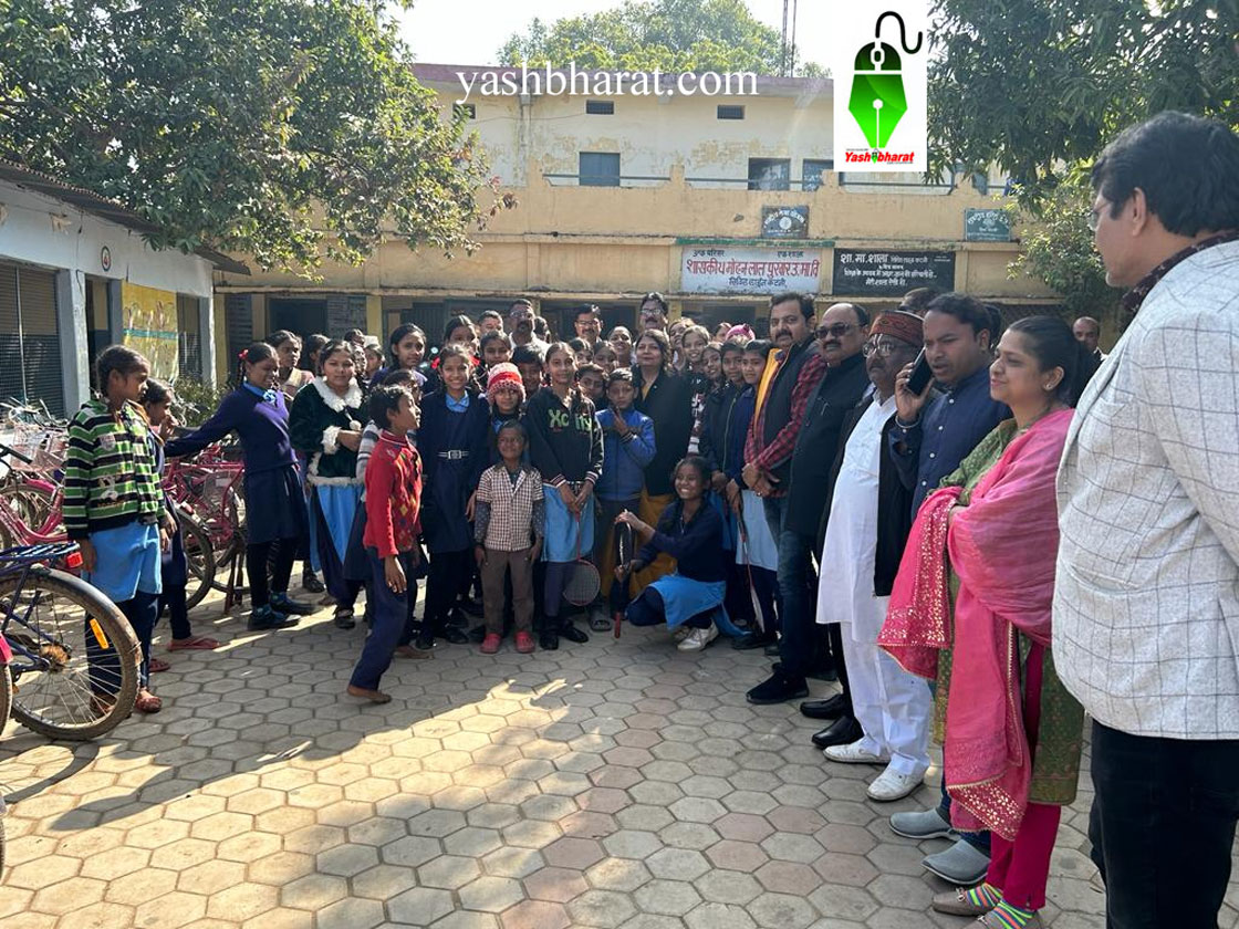 ए रविंद्र राव और पुरवार स्कूल का महापौर प्रीती सूरी ने किया औचक निरीक्षण, अधिकारियों को दिए निर्देश 22 a ravindrarao school