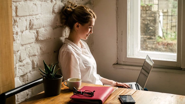 Earn Money Online: बिना इन्वेस्टमेंट घर बैठे पैसे कमाने के आसान टिप्स 4 बिना इन्वेस्टमेंट घर बैठे पैसे कमाने के आसान टिप्स