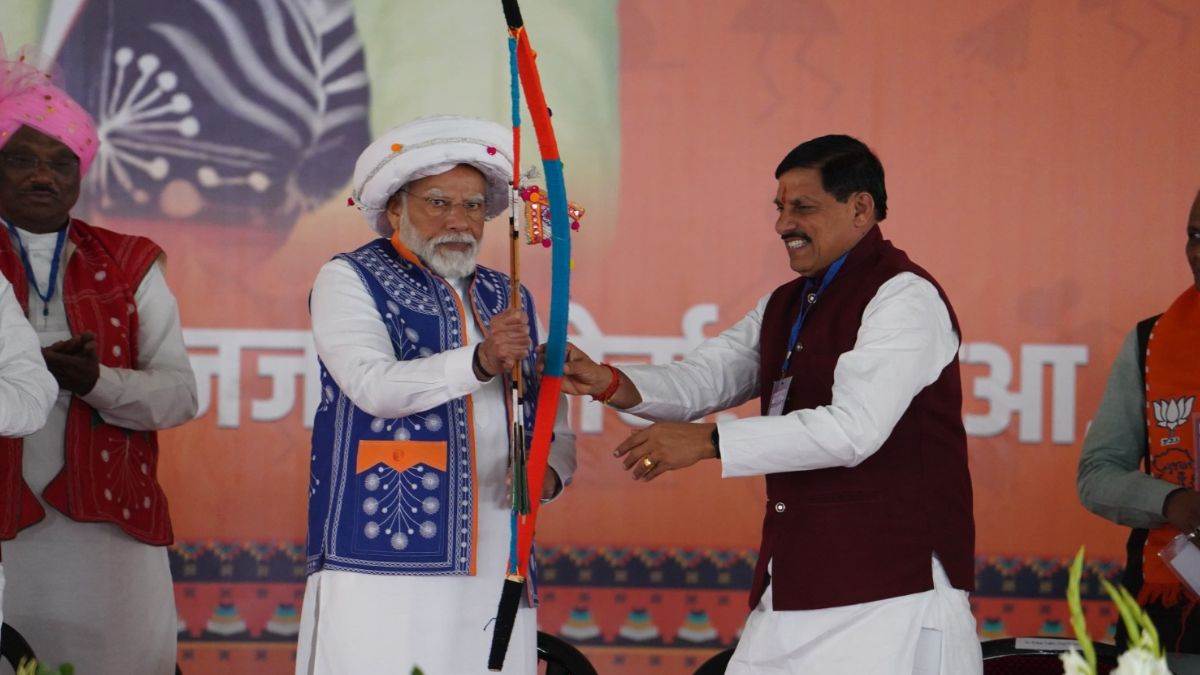 11 02 2024 pm narendra modi in jhabua naidunia