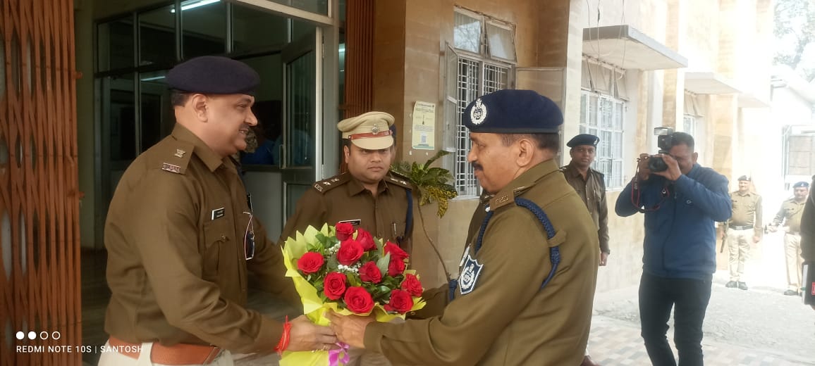 Inspector General of Police Katni Visit: पुलिस महानिरीक्षक जबलपुर जोन अनिल कुशवाह का कटनी आगमन, शस्त्र सलामी के साथ पुष्प गुच्छ से किया स्वागत 22 IMG 20240226 WA0005