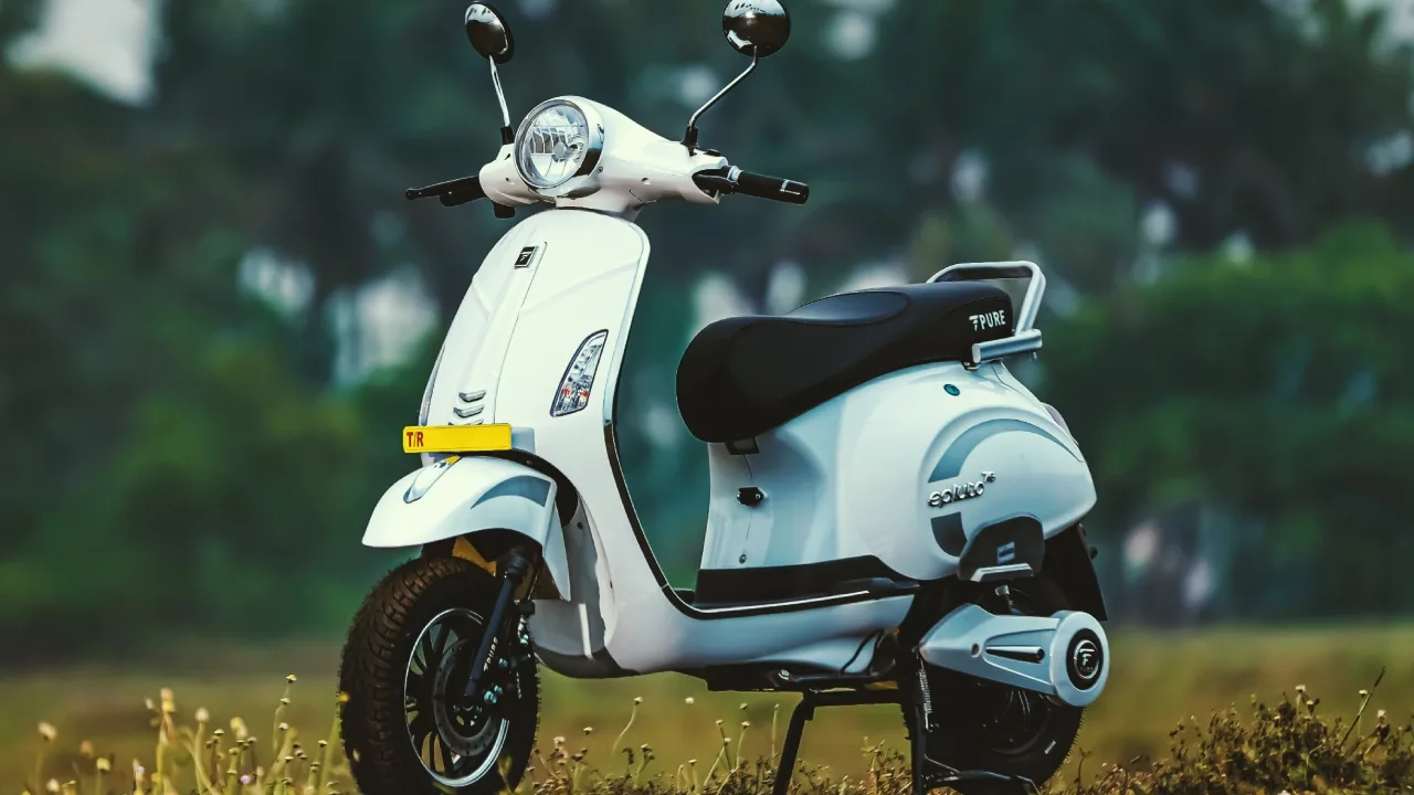 OLA का रोला मिटाने आई Trinity Yaari Electric Scooter धांसू रेंज और नये दमदार फीचर्स 1 OLA का रोला मिटाने आई Trinity Yaari Electric Scooter धांसू रेंज और नये दमदार फीचर्स