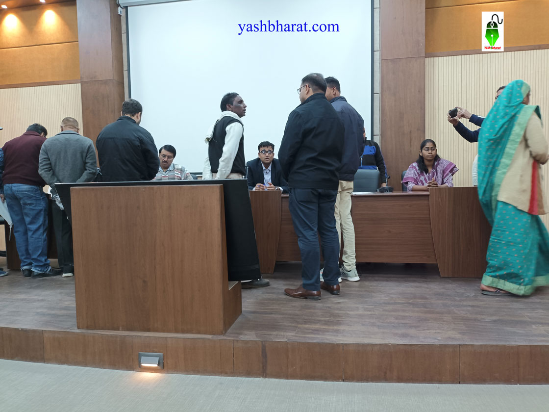 Katni: जनसुनवाई में जिला पंचायत CEO सहित अन्य अधिकारियों ने सुनी आवेदकों की समस्याएं 22 jan sunwai katni