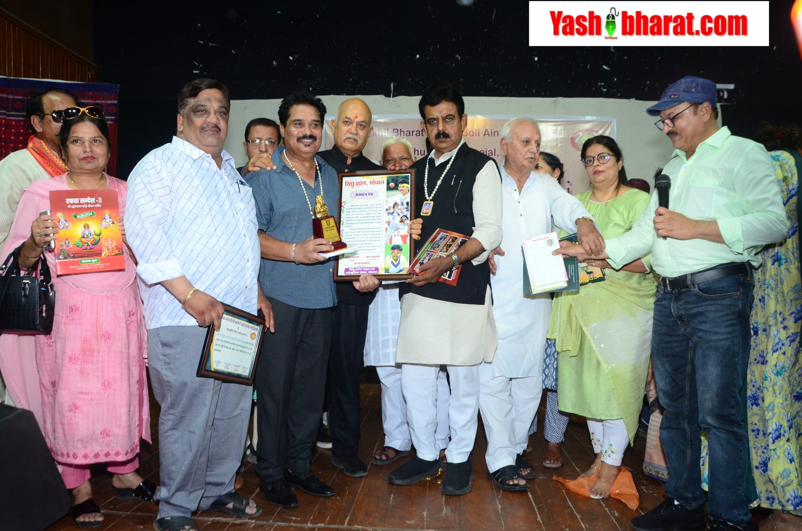 सिंधी साहित्य सभा राष्ट्रीय पुरस्कार समारोह में सिन्धी अज़रक टोपी से 8 प्रतिभाओं को मिला सम्मान