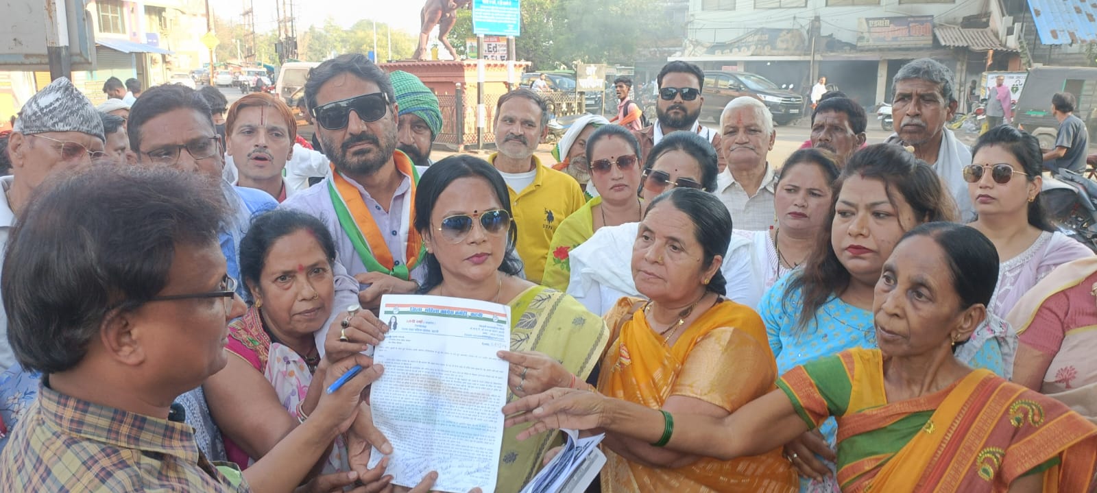 दलित युवती क़े साथ हुए अन्याय क़ो लेकर महिला कांग्रेस ने राज्यपाल क़े नाम सौंपा ज्ञापन 42 IMG 20240530 WA0015