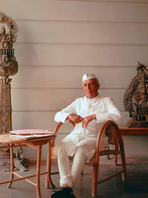 आजाद भारत के पहले प्रधानमंत्री प. नेहरू को प्रधानमंत्री मोदी ने दी श्रद्धांजलि, कांग्रेस बोली- उनके बिना देश का इतिहास अधूरा 22 images 24 1