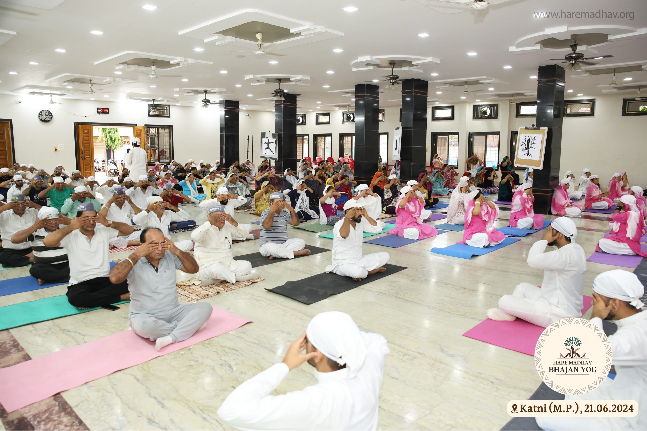 हरेमाधव दरबार साहिब में मनाया गया 10वां अन्तर्राष्ट्रीय योग दिवस 22 IMG 20240622 WA0023 scaled