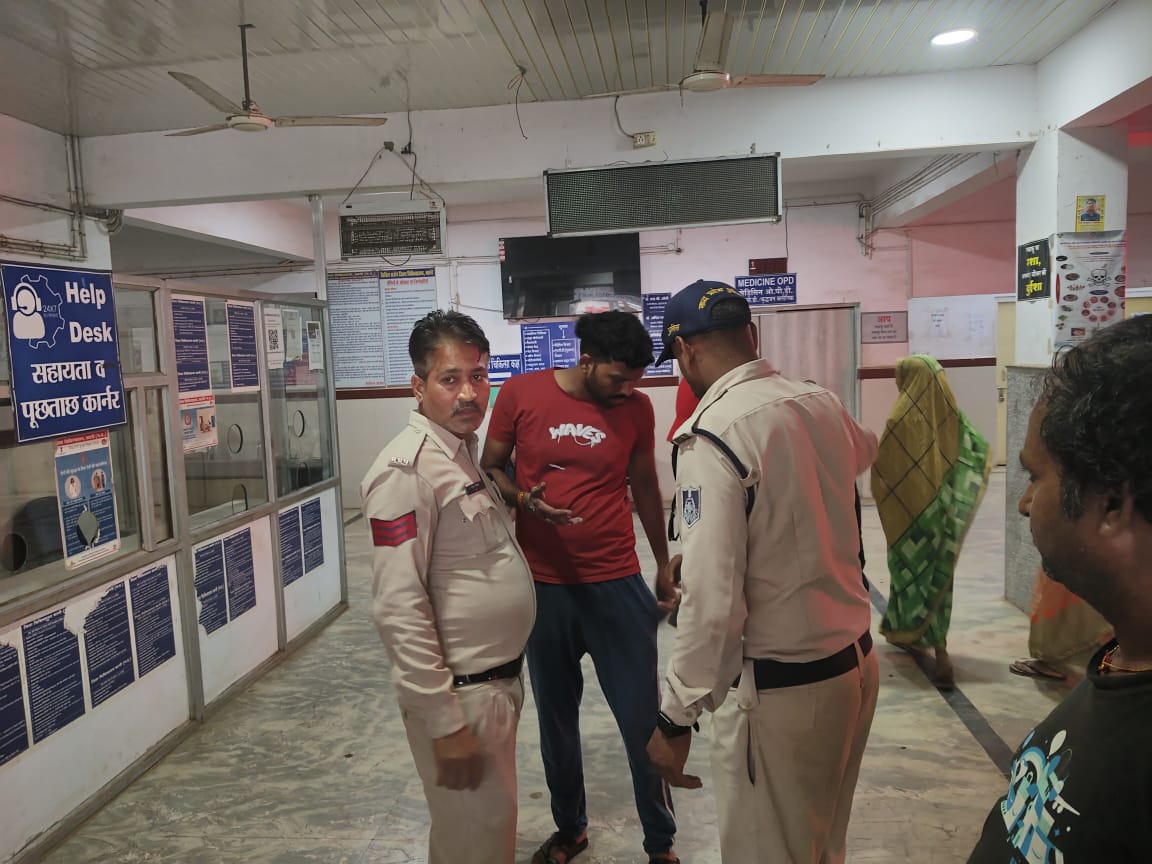 खाना बनाते समय आग से झुलसी महिला पुलिस कर्मी बचाव मे आरक्षक पति भी झूलसा, हालत गंभीर जबलपुर रिफर 22 IMG 20240623 WA0008