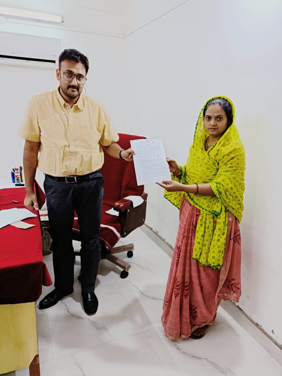 CEO of District Panchayat शिशिर गेमावत ने मृतक सचिव के आश्रित को दी अनुकंपा नियुक्ति आदेश