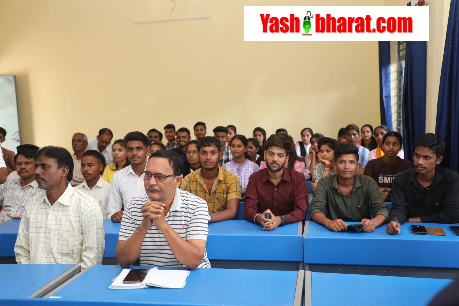 विधायक प्रणय पांडे और कलेक्टर अवि प्रसाद की मौजूदगी में हुआ स्लीमनाबाद भारत निर्माण कोचिंग का शुभारंभ 22 06 1