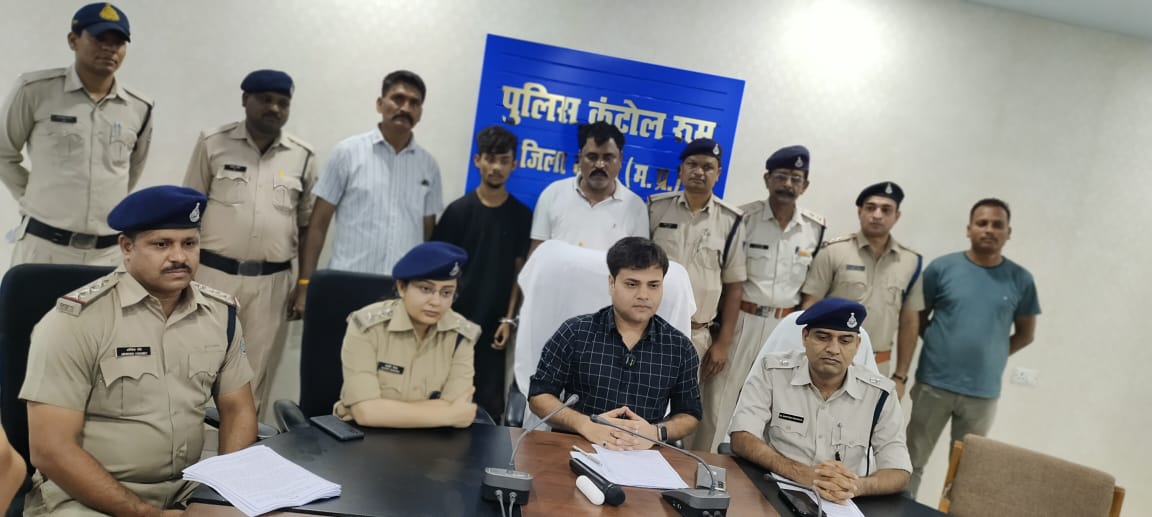 Katni Police In Action Mode: शातिर बदमाश मनीष जायसवाल पिस्टल, गांजा के साथ गिरफ्तार 22 IMG 20240708 WA0013